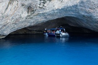 cueva azul de cabrera con la excursión premium.