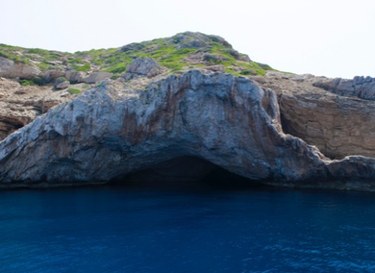 entrada a la cueva azul de la isla de cabrera